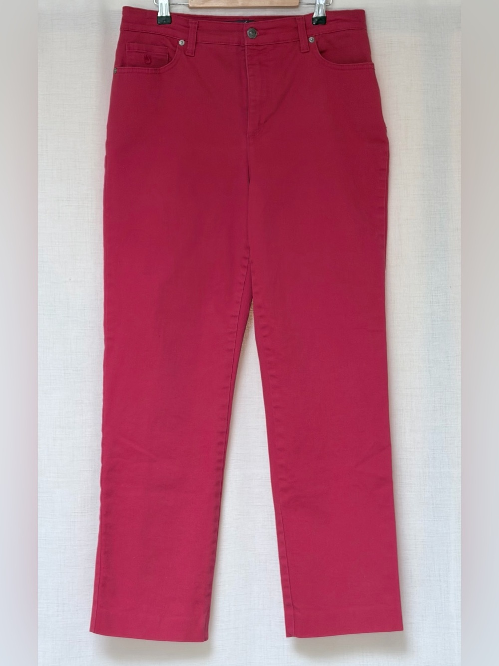 Gloria Vanderbilt Amanda vibrant red jeans.Classic,high-rise,tapered.Sz10.